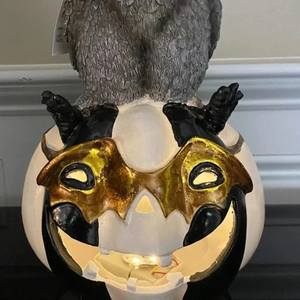 Lighted Pumpkin Halloween Figurine - Picture 4 of 4